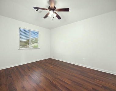 10003 Lynette Falls Drive - Photo Thumbnail 31