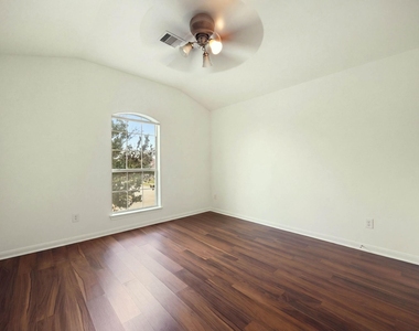 10003 Lynette Falls Drive - Photo Thumbnail 35
