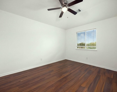 10003 Lynette Falls Drive - Photo Thumbnail 33