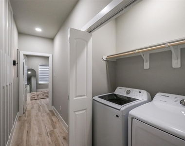 8328 Mariah Street - Photo Thumbnail 10