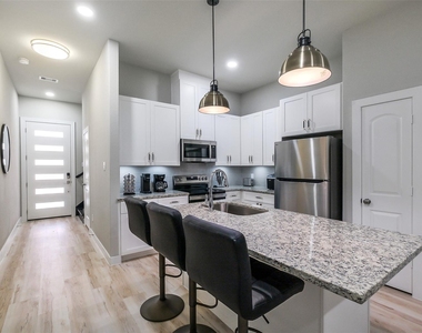 8328 Mariah Street - Photo Thumbnail 4