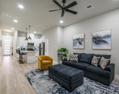 8328 Mariah Street - Photo Thumbnail 5