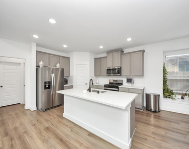21314 Barcelona Heights Trail - Photo Thumbnail 8