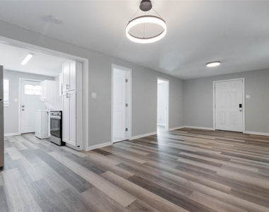 908 Jewett Street - Photo Thumbnail 5
