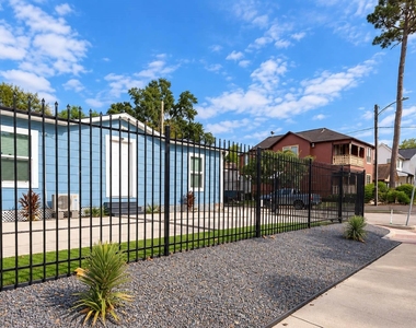 908 Jewett Street - Photo Thumbnail 1