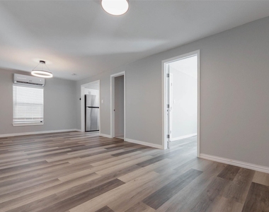 908 Jewett Street - Photo Thumbnail 6