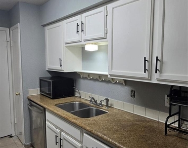 9797 Leawood Blvd - Photo Thumbnail 8