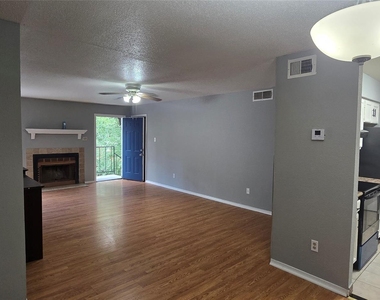 9797 Leawood Blvd - Photo Thumbnail 2