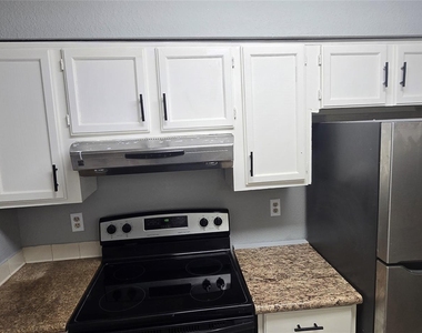 9797 Leawood Blvd - Photo Thumbnail 5
