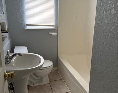 818 N Commerce Street - Photo Thumbnail 4