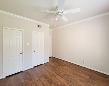 2255 Braeswood Park - Photo Thumbnail 22
