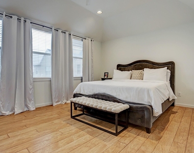 5334 Darling Street - Photo Thumbnail 16