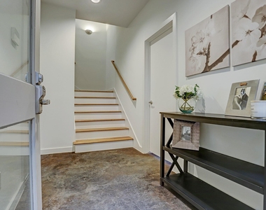 5334 Darling Street - Photo Thumbnail 2