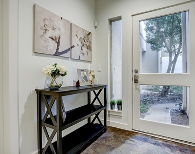 5334 Darling Street - Photo Thumbnail 3