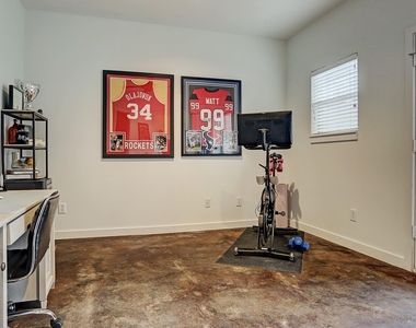 5334 Darling Street - Photo Thumbnail 4