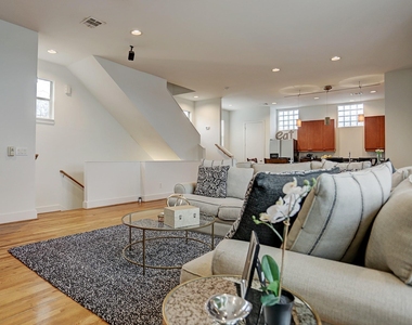 5334 Darling Street - Photo Thumbnail 10