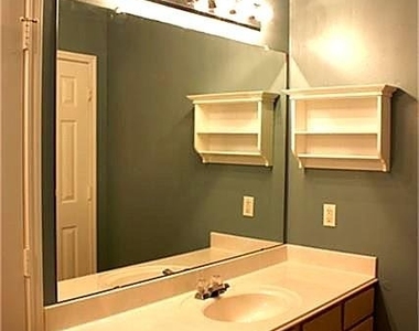 4002 Tamarack Place - Photo Thumbnail 13