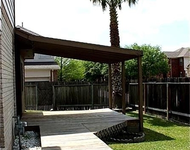 4002 Tamarack Place - Photo Thumbnail 18