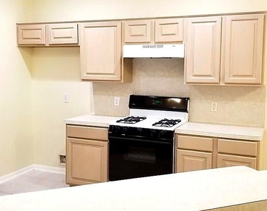 4002 Tamarack Place - Photo Thumbnail 8