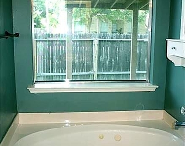 4002 Tamarack Place - Photo Thumbnail 14