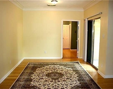 4002 Tamarack Place - Photo Thumbnail 10