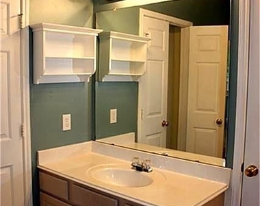 4002 Tamarack Place - Photo Thumbnail 12