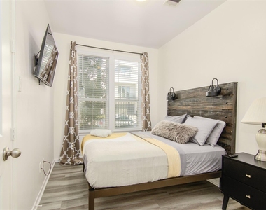 2932 Baer Street - Photo Thumbnail 16