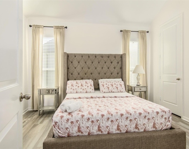 2932 Baer Street - Photo Thumbnail 13