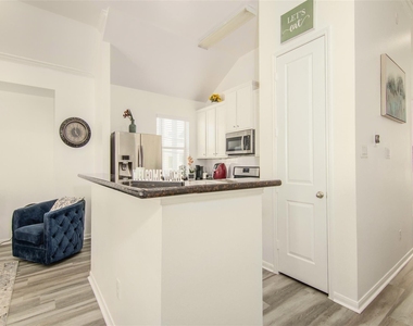 2932 Baer Street - Photo Thumbnail 9