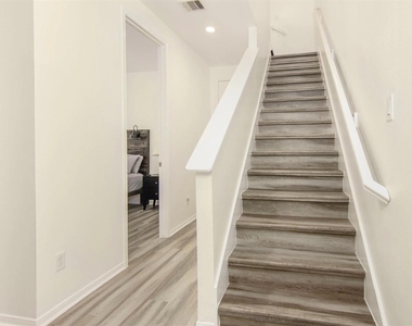 2932 Baer Street - Photo Thumbnail 12