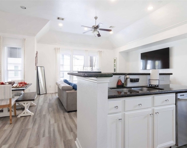 2932 Baer Street - Photo Thumbnail 5