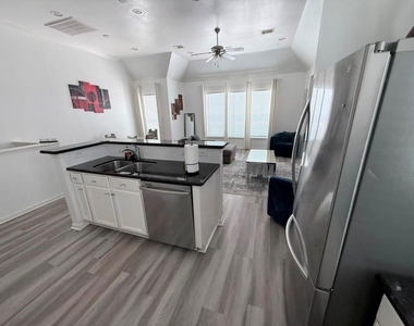 2932 Baer Street - Photo Thumbnail 7