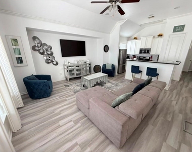 2932 Baer Street - Photo Thumbnail 4