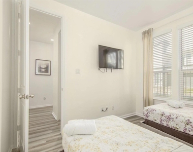 2932 Baer Street - Photo Thumbnail 17