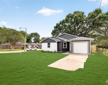 6103 Anderson Street - Photo Thumbnail 25