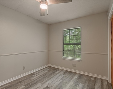 610 Normal Park Drive - Photo Thumbnail 14