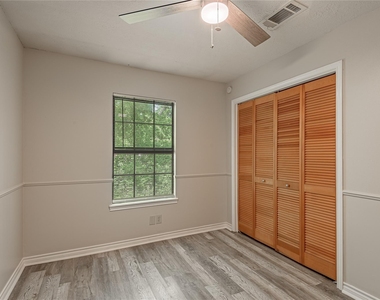 610 Normal Park Drive - Photo Thumbnail 16