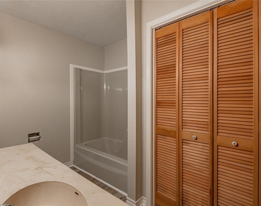 610 Normal Park Drive - Photo Thumbnail 12