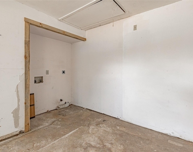 610 Normal Park Drive - Photo Thumbnail 18