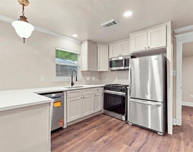 1204 Cordell Street - Photo Thumbnail 2