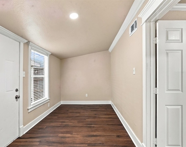 1204 Cordell Street - Photo Thumbnail 8