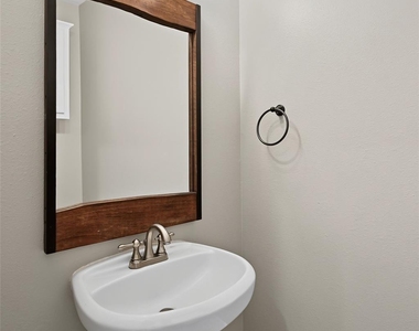 1721 Airline Drive - Photo Thumbnail 19