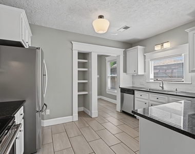 1721 Airline Drive - Photo Thumbnail 12