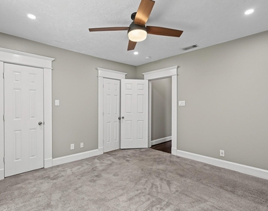 1721 Airline Drive - Photo Thumbnail 18