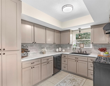 906 Broad Ripple Drive - Photo Thumbnail 12