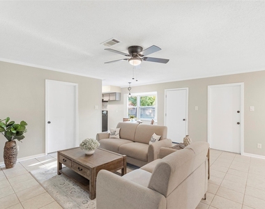 906 Broad Ripple Drive - Photo Thumbnail 9