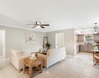 906 Broad Ripple Drive - Photo Thumbnail 8