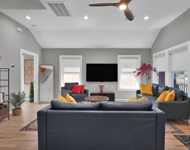 1614 Hickory Street - Photo Thumbnail 6