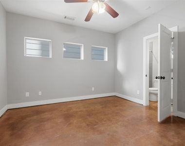 2903 Blodgett Street - Photo Thumbnail 3