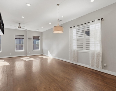 2903 Blodgett Street - Photo Thumbnail 6